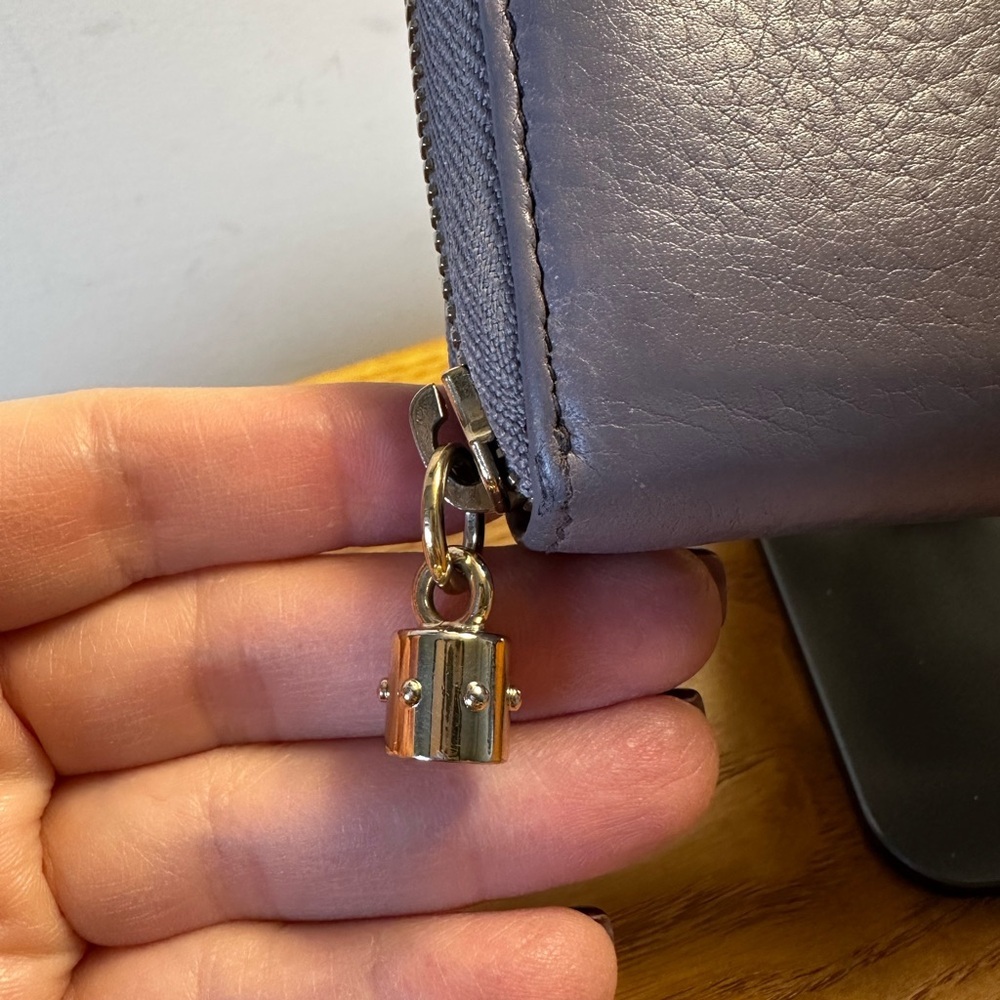 Gucci Mauve Leather Soho Zip Wallet - Picture 2 of 11